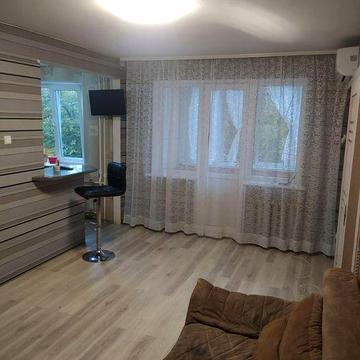 Здам 1 квартиру  в районі Глобала на пів року