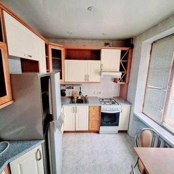 Продаж 1 кім в Печерському районі по бульвару Лесі