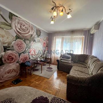 Продам 2-кімнатну квартиру. Сертифікат.