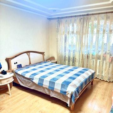 Продаж 2 кім. квартири. Л/б 10 мкр.