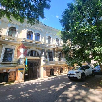 История, статус и безупречный комфорт в одной квартире на ул. Нежинской