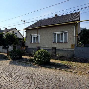 Продається будинок+18 соток земельна ділянка