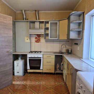 Квартира в частині будинку з окремим входом