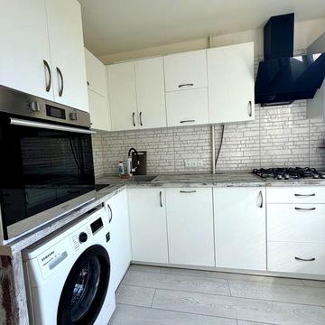 Продаж 3 кімнатноі чешки з сучасним ремонтом.
