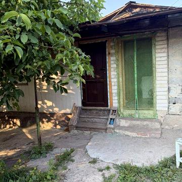Продам частину будинку (буд.на 3 квартири)+сарай +гараж
