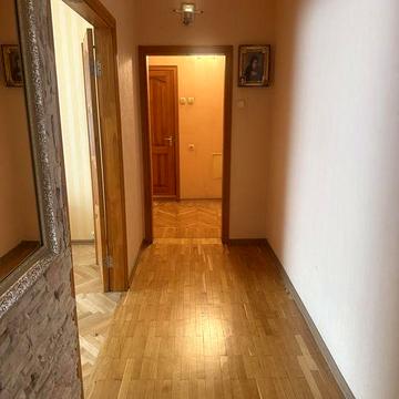 Здаю одну кімнату в 3-х кім.кв 6/9,проживання з хозяйкою.