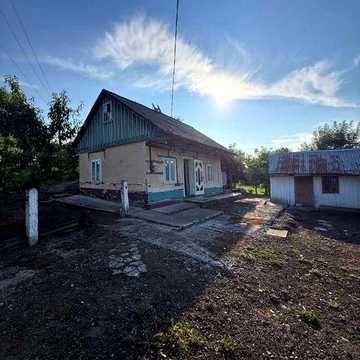 Будинок із 19 сотками землі за 5 000 $ — Бобівці