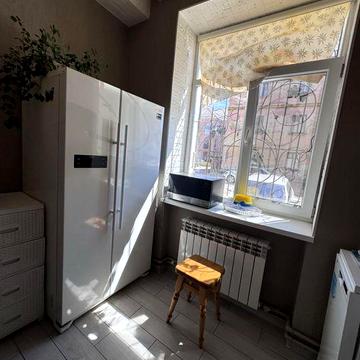 Продаж 2-кімнатної квартири з автономним опаленням та гаражем  Район Площі Молоді