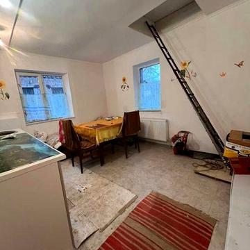 Продам частину будинку поряд з центром міста