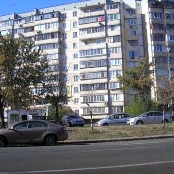 Продам хорошую трехкомнатную метро Харьковская