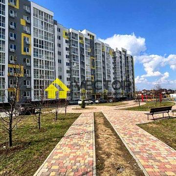 Продам двушку з усіма чорновими роботами, середній поверх!