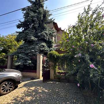 Будинок в Одесі на 10 сотках – басейн, зелена ділянка та надійний цегляний будинок