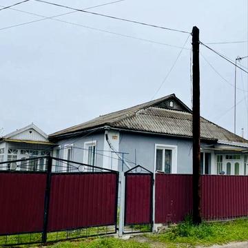 Продається будинок для великоі родини в м.Гайсин.