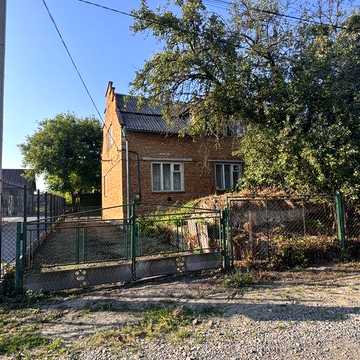 Продається просторий будинок у с. Ожидів  Адреса: вул. Промислова, 17, с. Ожидів, Золочівський район, Львівська область.