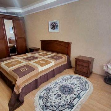 Продам 2х кімн кв, автономне опалення, вул. Грушевського!