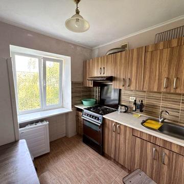 Продаж 2 кімнатної квартири по вул. В. Великого 5