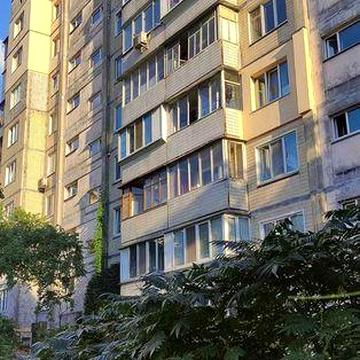 Оболонь, вул. Героїв Дніпра, 59 (метро Героїв Дніпра — 800 м.).