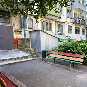 Продаж 3-к. квартири на Виставці