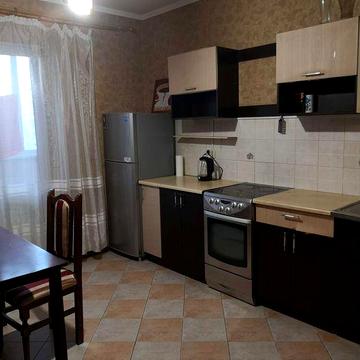 Простора 2-кімнатна квартира біля ТРЦ РайON, Лаврухіна 5