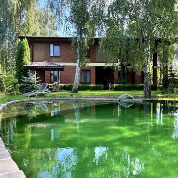 Сучасний будинок у Чайках, 299м2, 20 соток ,власне озеро, близько до міста