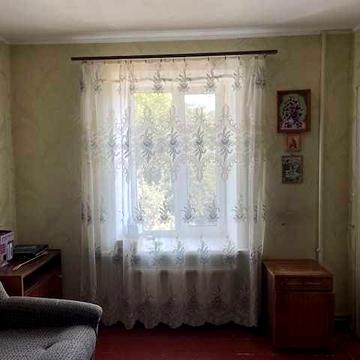Продам двокімнатну квартиру. Центр.
