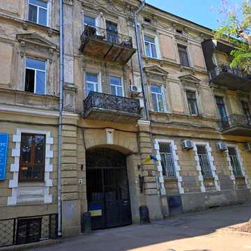 Продам велику перспективну квартиру в Центрі Одеси.