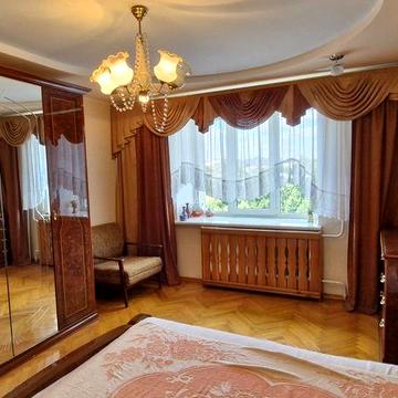 Трикімнатна квартира на Сірко