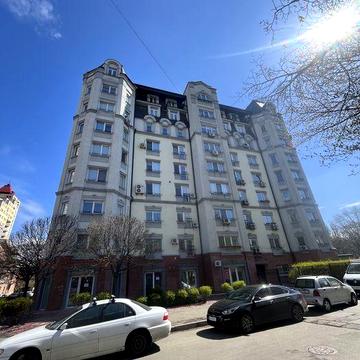 Довгострокова оренда 4-кімнтноі квартири вул. Пріорська 10.