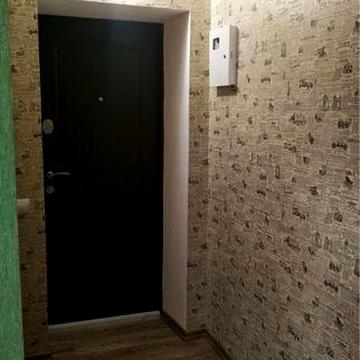 1-ка в центре пр-т Металлургов напротив Фокстот
