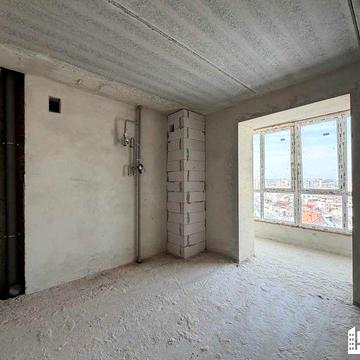 Здана та готова до ремонту 2-кім квартира біля міського озера! 1045$ м2