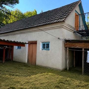 Домогосподарство із земельною ділянкою