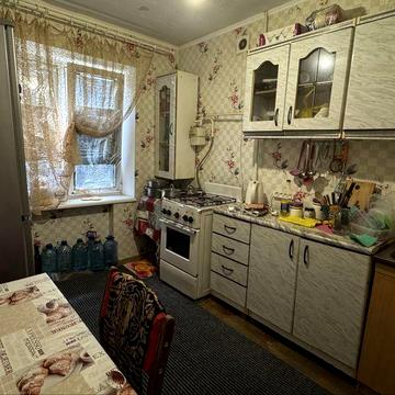 Продаж 2-х кім квартири , по вулиці В. Ковалівка , поверх 6/9 , квартира не кутова ,квартира житлова ( під ремонт) .