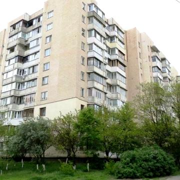 Продається 1-к, 10/10, 33 м2,,  Стуса 28, метро Академмістечко 300 м
