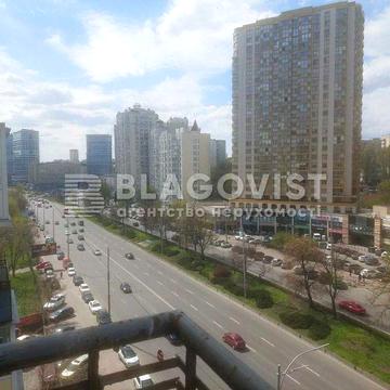Продаж 3-х кімнатної квартири поруч з метро Деміївська