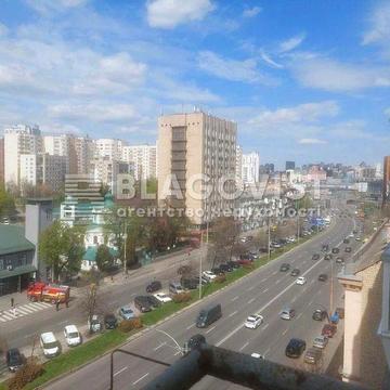 Продаж 3-х кімнатної квартири поруч з метро Деміївська