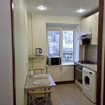 Продажа 3 кімн. квартири, метро Палац Україна.