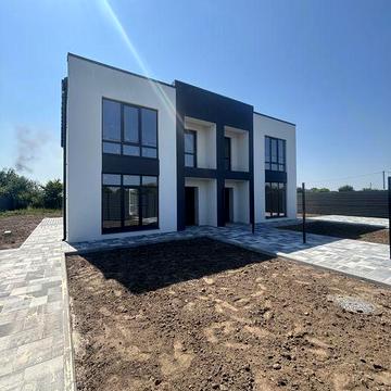 Продаж ДУПЛЕКС з великою земельною ділянкою