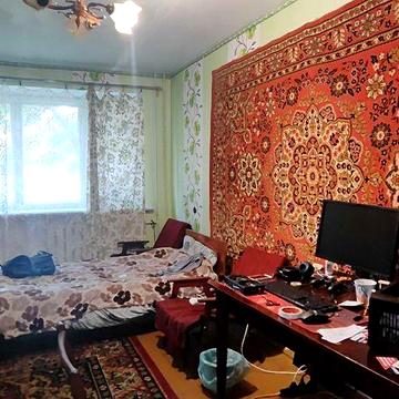 Продається трикімнатна квартира  у цегляному будинку