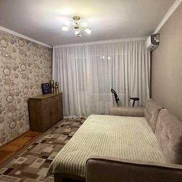Продам 2 к.квартиру в 12-мр.Власник.