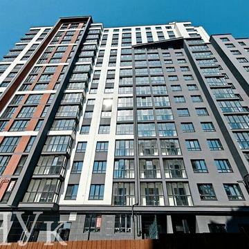 Продається сира 2-к квартира біля озера