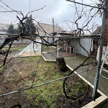 Здається в оренду півбудинку в Шевченківському районі