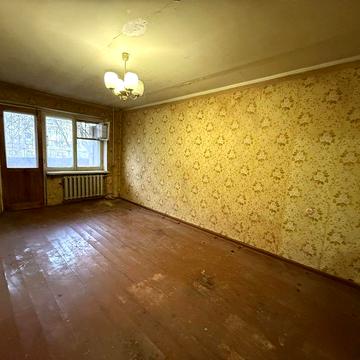 В продаже двухкомнатная квартира на Вишневского , под ремонт !