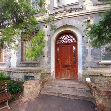 Продам 5-кімнатну квартиру 236.1 м² (2 квартири: 2к + 3к), 1 поверх, підвал