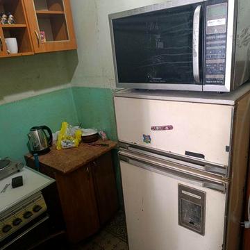 Здам 1 кімнатну квартиру з меблями холодильник телевізор плита мікрохвильова піч .