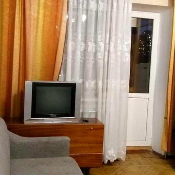Здам 1 к/кв-ру (без комісії) між двома ст.метро (р-н Соцміста)