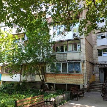 Олександрівська Слобідка, Соломянка ( поруч Севастопольська  - Соломянська площі), Озерна 7.