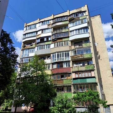 Олександрівська Слобідка, Соломянка ( поруч Севастопольська  - Соломянська площі), Озерна 7.