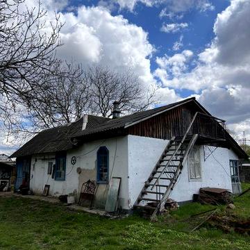 Будинок з ділянкою землі, Півці