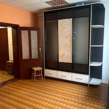 Продаж( оренда) 2 кімнатна квартира в ценрі міста 1 поверх ( можна офіс , салан)