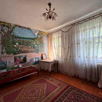 Продаж будинку під реконструкцію на земельній ділянці 15 соток у Гнівані!